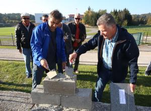 POLAGANJE TEMELNEGA KAMNA ZA SLAČILNICE NK RAKEK 07 FOTO LJUBO VUKELIČ